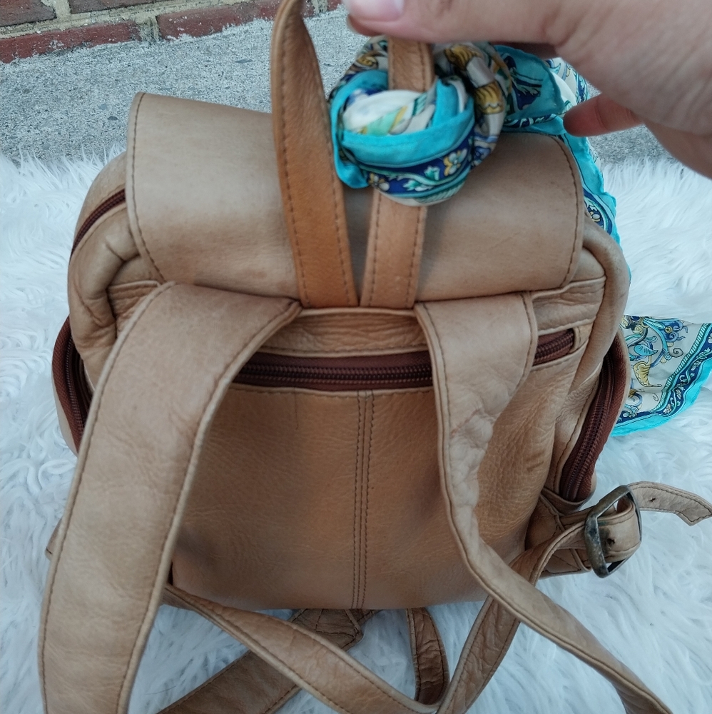 Le Donne Leather Backpack - Picture 5 of 15